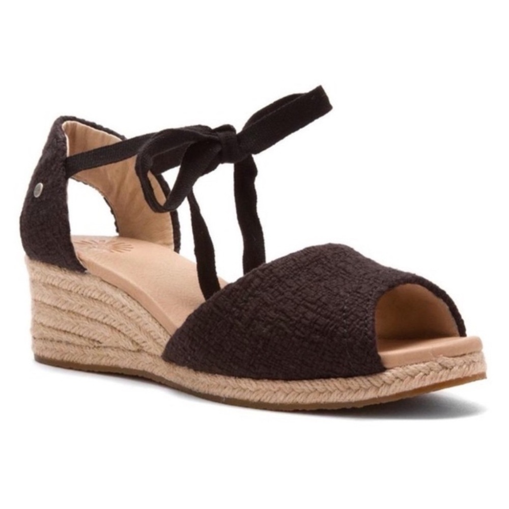 UGG Women's Classic Black Delmar Espadrille Wedges. Women size 7